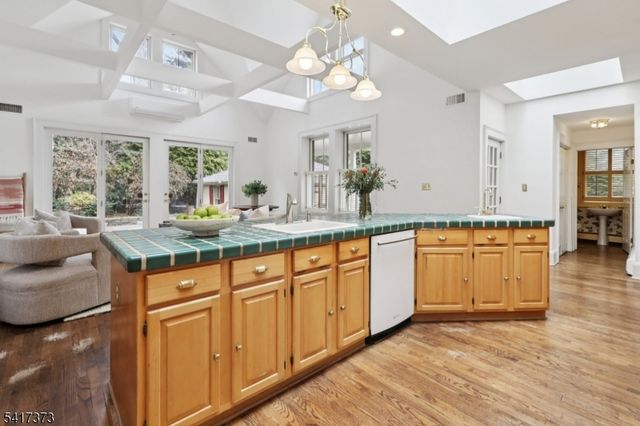 167 Hobart Ave, Millburn Twp., NJ 07078