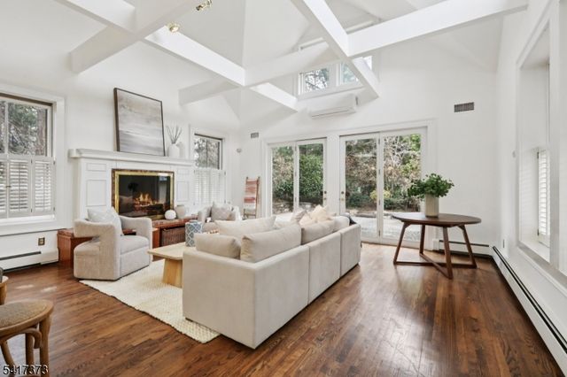 167 Hobart Ave, Millburn Twp., NJ 07078