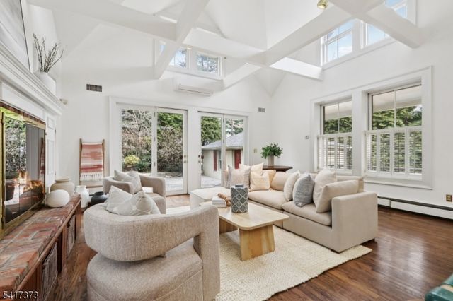 167 Hobart Ave, Millburn Twp., NJ 07078