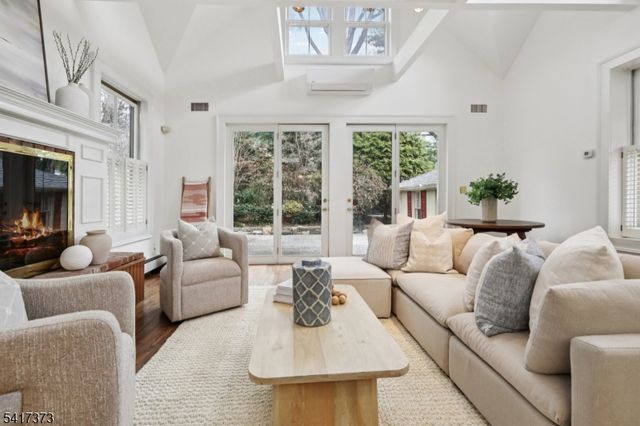 167 Hobart Ave, Millburn Twp., NJ 07078