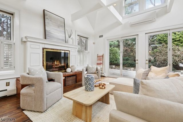 167 Hobart Ave, Millburn Twp., NJ 07078