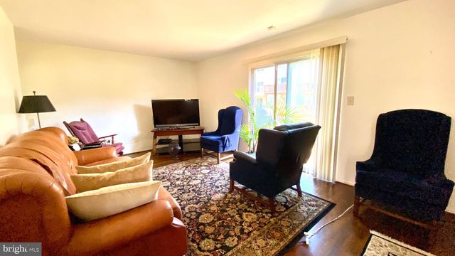 2 SPRING GLEN CT, Cockeysville, MD 21030