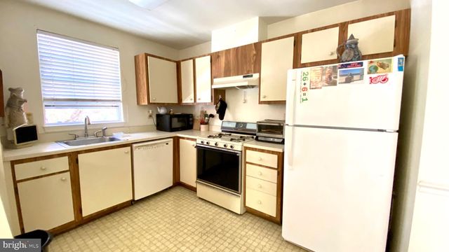 2 SPRING GLEN CT, Cockeysville, MD 21030