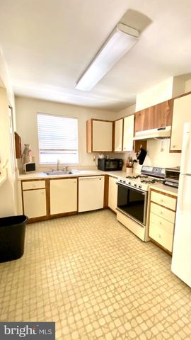 2 SPRING GLEN CT, Cockeysville, MD 21030