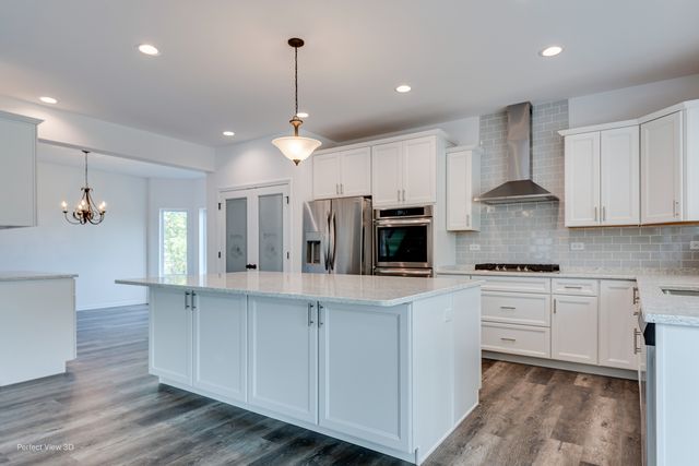 25864 W Ravine Woods Drive, Channahon, IL 60410