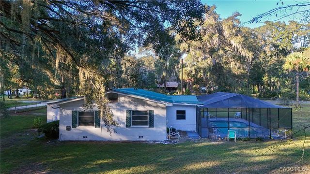 9828 W Orchard Street, Crystal River, FL 34428