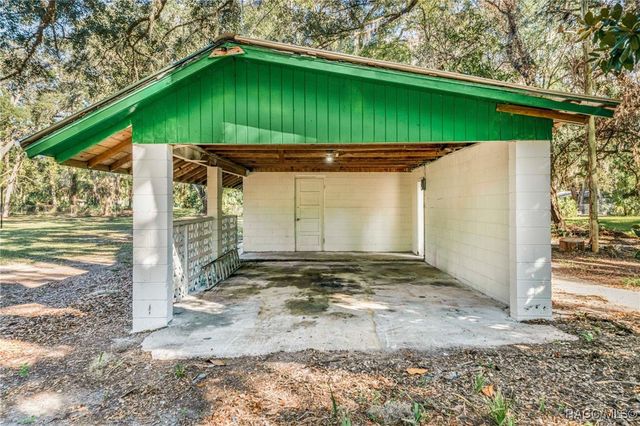 9828 W Orchard Street, Crystal River, FL 34428