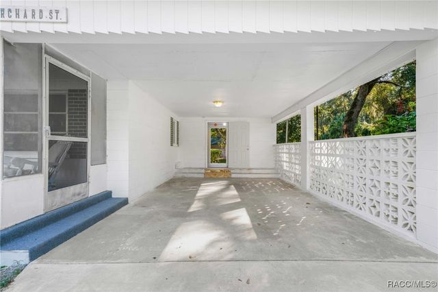 9828 W Orchard Street, Crystal River, FL 34428