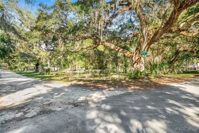 9828 W Orchard Street, Crystal River, FL 34428