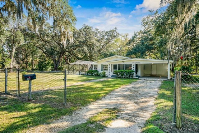 9828 W Orchard Street, Crystal River, FL 34428