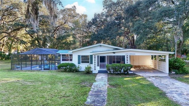 9828 W Orchard Street, Crystal River, FL 34428