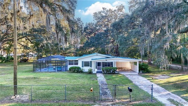 9828 W Orchard Street, Crystal River, FL 34428