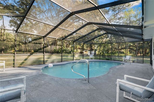 9828 W Orchard Street, Crystal River, FL 34428