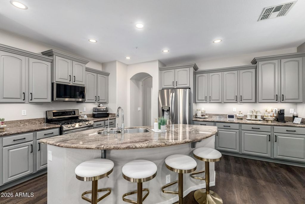 7220 W ASHBY Drive, Peoria, AZ 85383