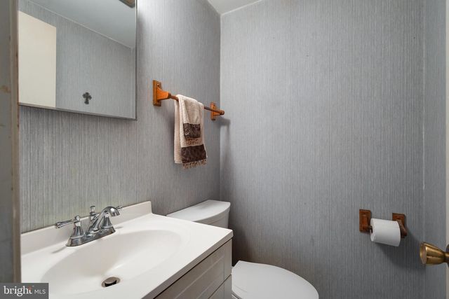 4202 STANBY CT, Alexandria, VA 22312