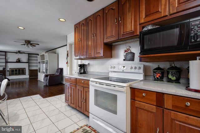 4202 STANBY CT, Alexandria, VA 22312