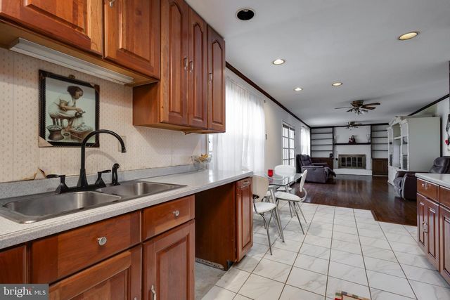 4202 STANBY CT, Alexandria, VA 22312