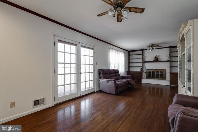 4202 STANBY CT, Alexandria, VA 22312