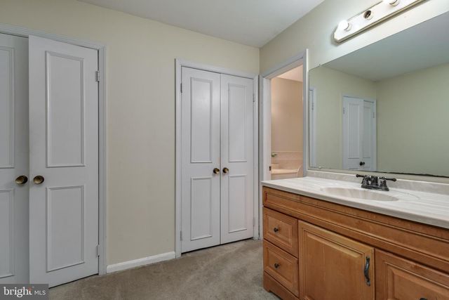 4202 STANBY CT, Alexandria, VA 22312