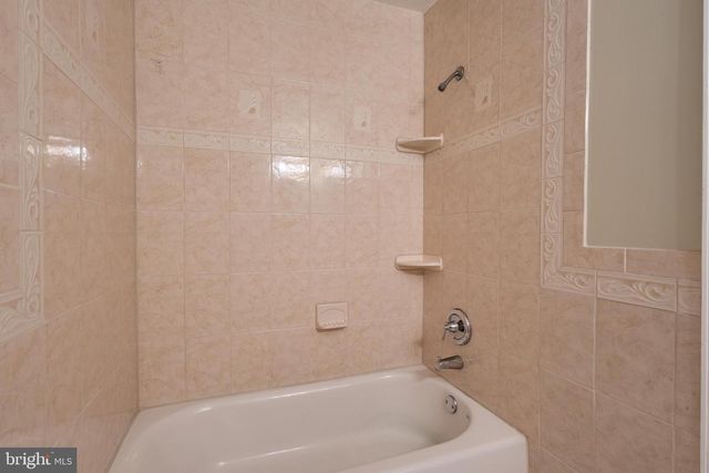 4202 STANBY CT, Alexandria, VA 22312