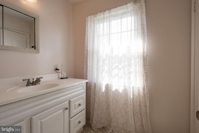 4202 STANBY CT, Alexandria, VA 22312