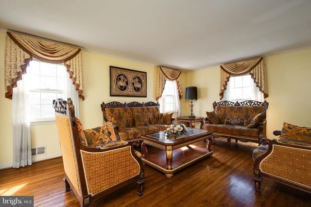 4202 STANBY CT, Alexandria, VA 22312