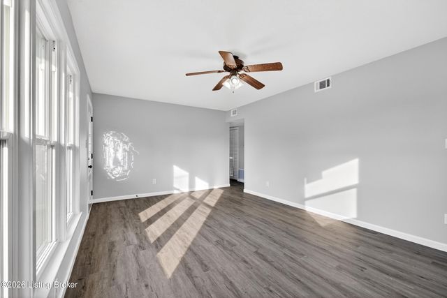 112 Daryl Ct, Louisville, KY 40214
