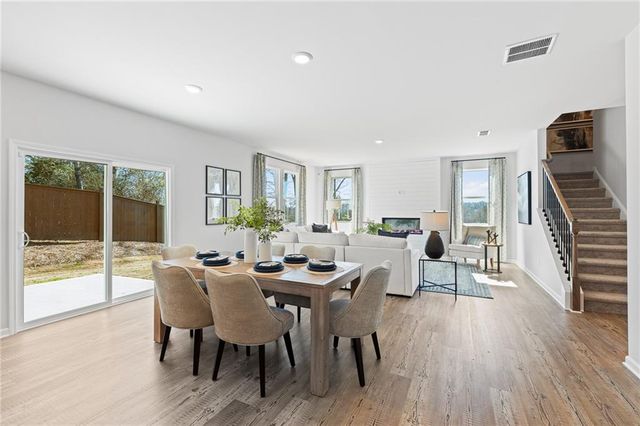 5428 Aurora Trail, Flowery Branch, GA 30542