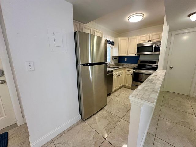1810 New Palm Way 417, Boynton Beach, FL 33435