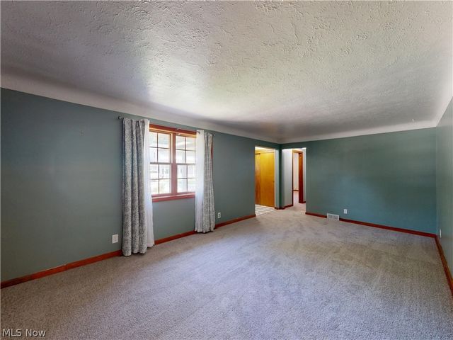 35952 Lakomis Drive, Eastlake, OH 44095