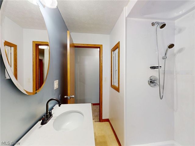 35952 Lakomis Drive, Eastlake, OH 44095