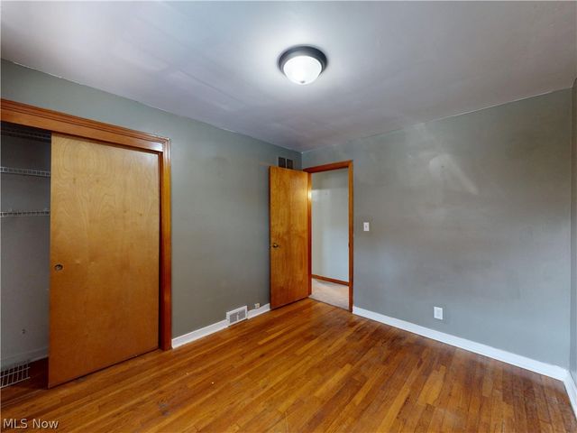 35952 Lakomis Drive, Eastlake, OH 44095