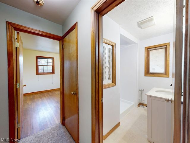 35952 Lakomis Drive, Eastlake, OH 44095