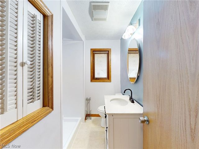 35952 Lakomis Drive, Eastlake, OH 44095