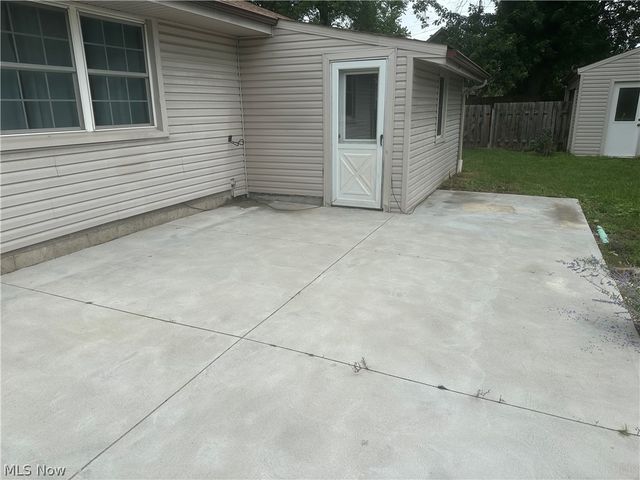 35952 Lakomis Drive, Eastlake, OH 44095