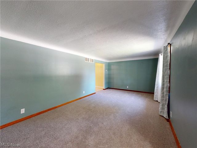 35952 Lakomis Drive, Eastlake, OH 44095