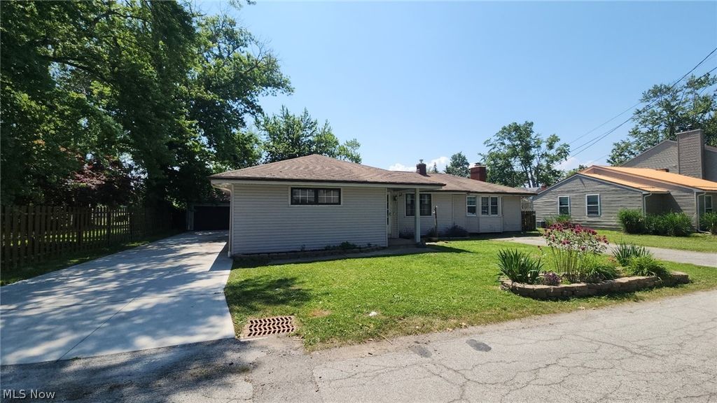 35952 Lakomis Drive, Eastlake, OH 44095