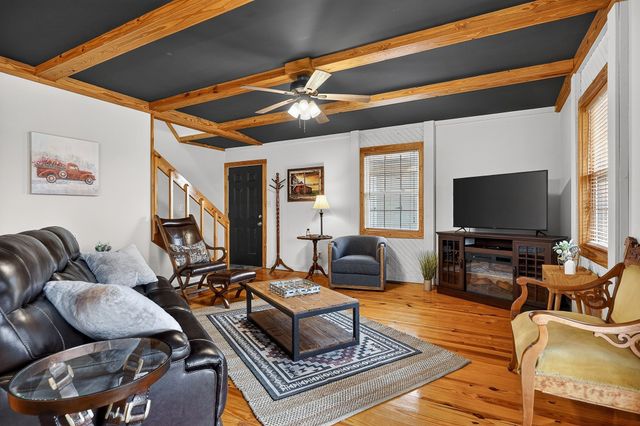 446 Oak Dr, Smithville, TN 37166