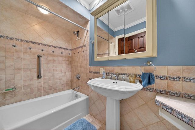 620 Oak Tree ROAD, Sheboygan, WI 53083