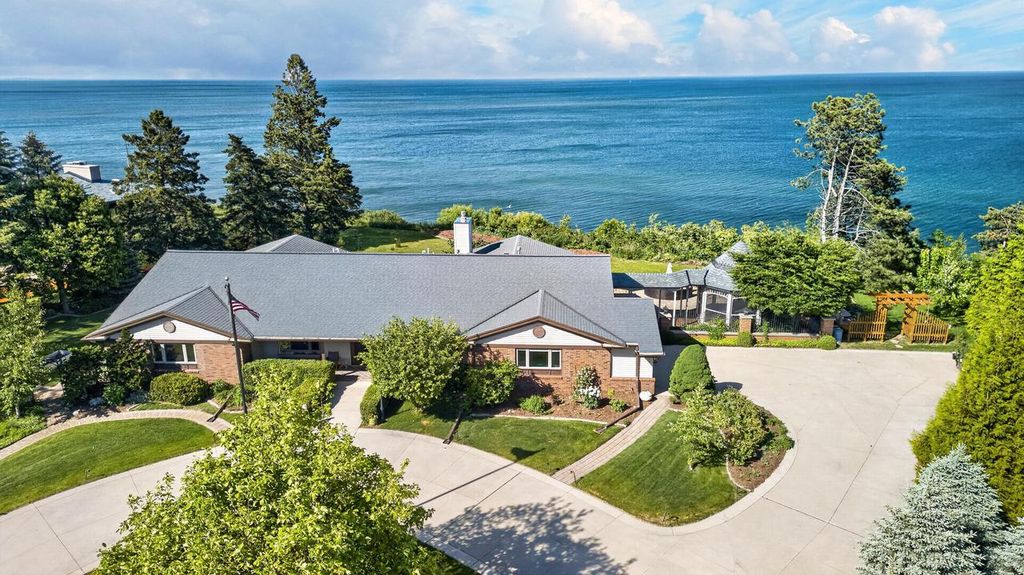 620 Oak Tree ROAD, Sheboygan, WI 53083