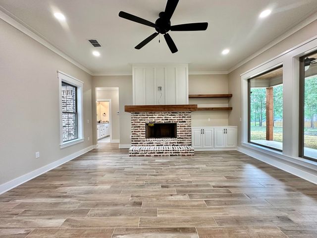 215 Clara Ln, Kilgore, TX 75662