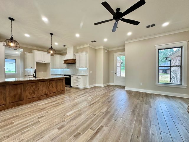 215 Clara Ln, Kilgore, TX 75662