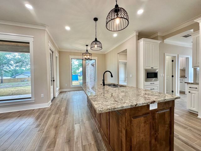 215 Clara Ln, Kilgore, TX 75662