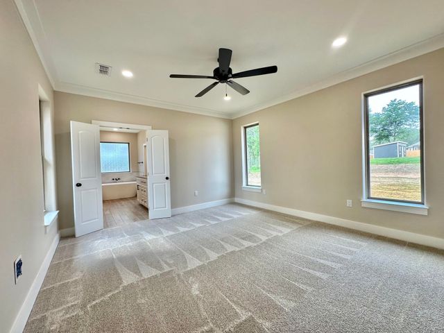 215 Clara Ln, Kilgore, TX 75662