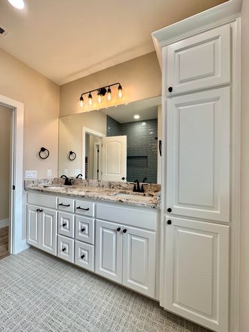 215 Clara Ln, Kilgore, TX 75662