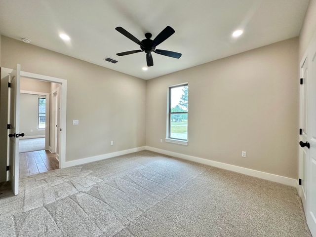 215 Clara Ln, Kilgore, TX 75662