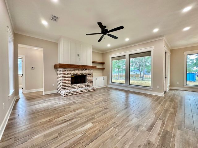 215 Clara Ln, Kilgore, TX 75662
