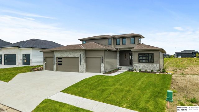 5407 N 212th Street, Elkhorn, NE 68022