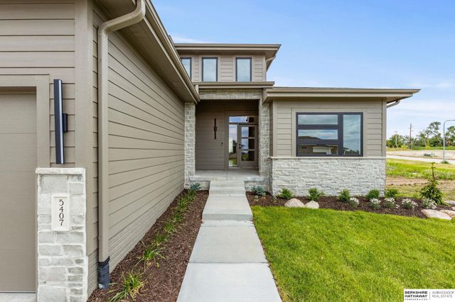 5407 N 212th Street, Elkhorn, NE 68022