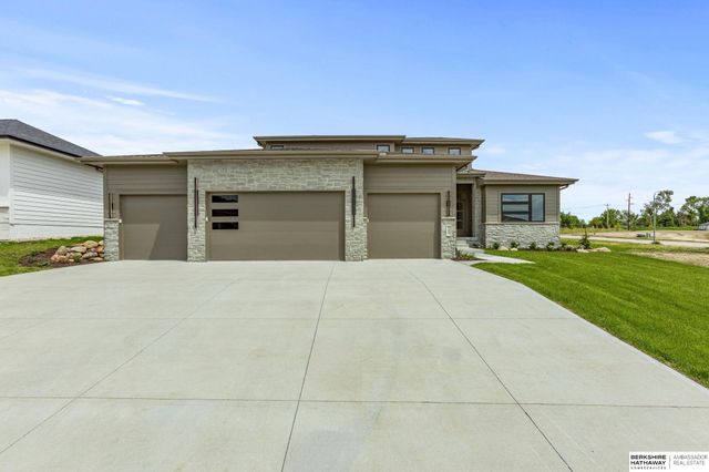 5407 N 212th Street, Elkhorn, NE 68022